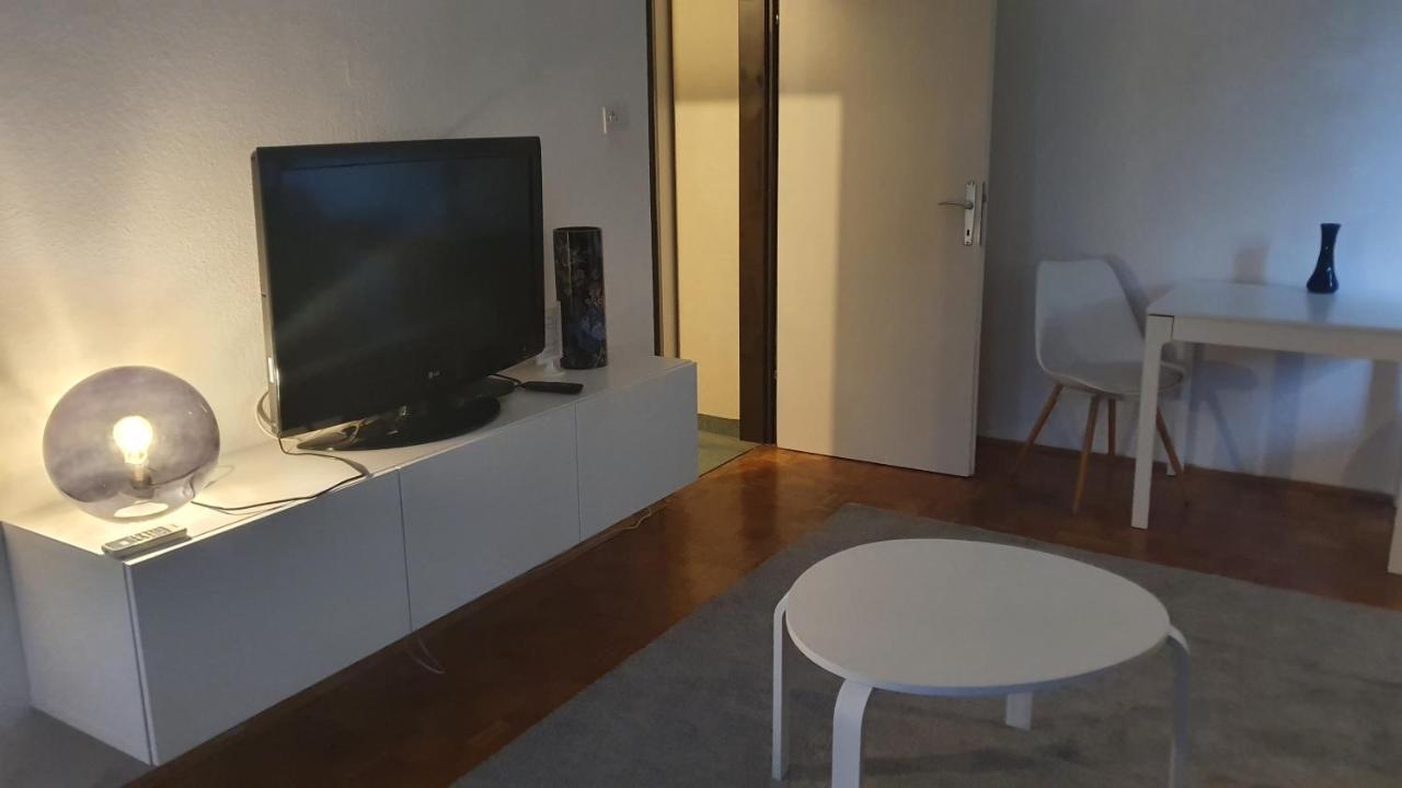Apartment Sretni Dimnjacar オシエク エクステリア 写真